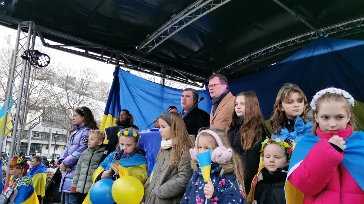 Выступает посол Украины во Франции Вадим Омельченко. Париж. Фото: Юрий Сафронов специально для «Новой газеты Европа»