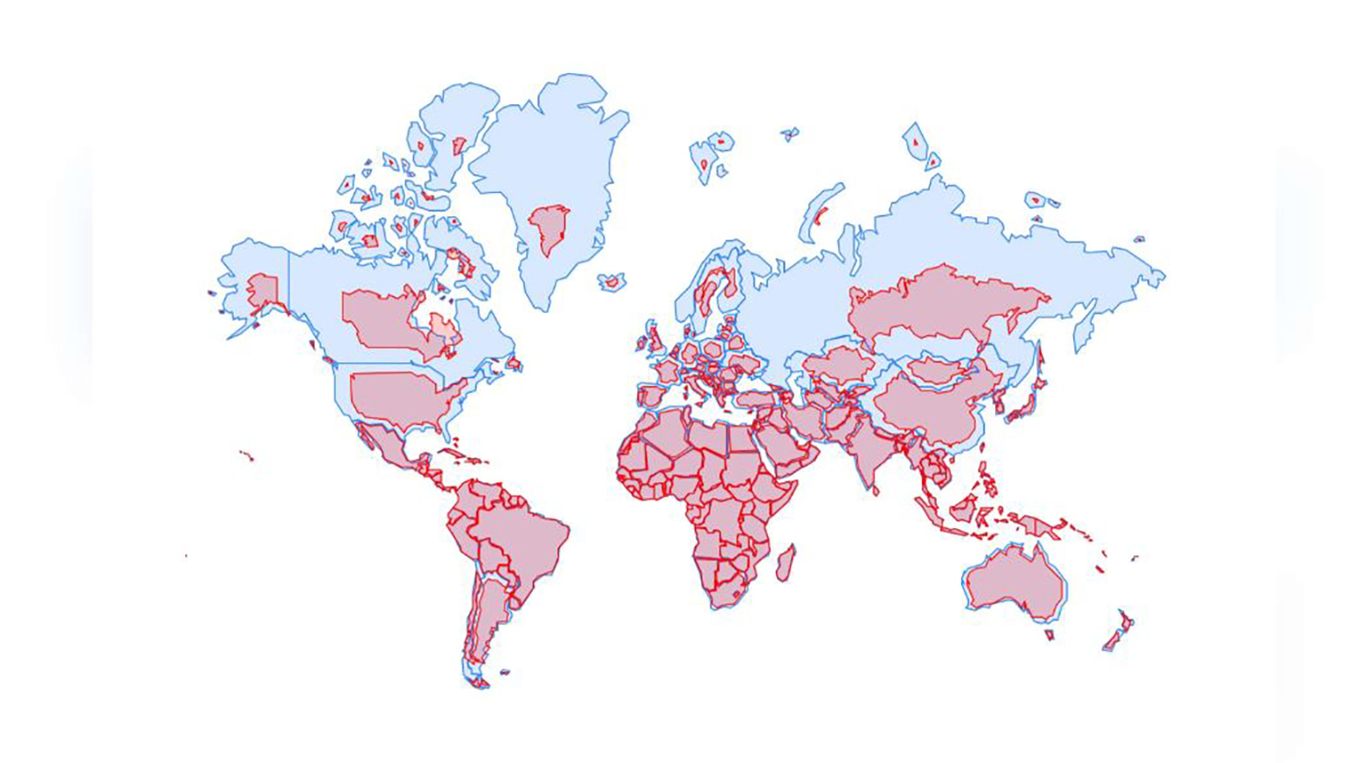 Разница между проекцией Меркатора (синий контур) и Equal Earth (красный). Фото: correctthemap.org