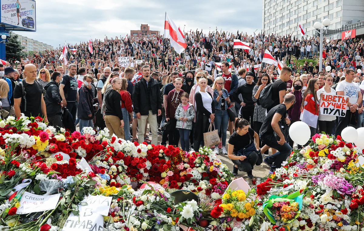 Акция памяти Александра Тарайковского, погибшего во время разгона митинга, на месте его гибели в Минске, Беларусь, 15 августа 2020 года. Фото: EPA