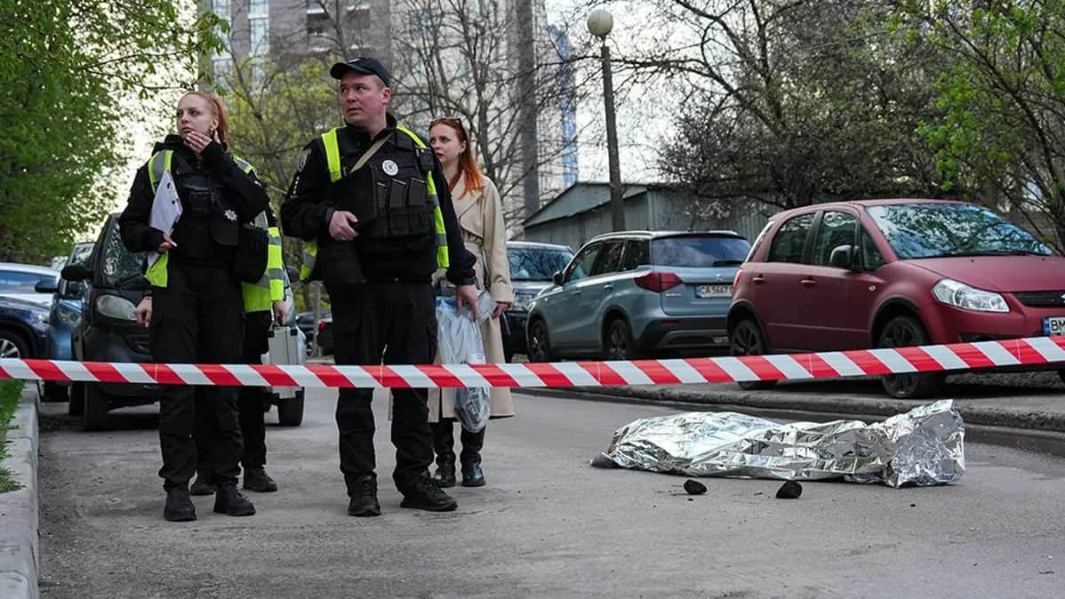 Полицейские у места стрельбы в Киеве. Фото: Telegram / СУСПІЛЬНЕ НОВИНИ