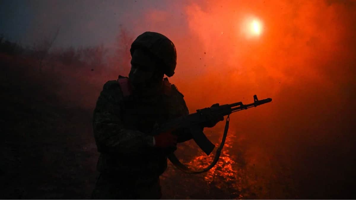 Российские военнослужащие ведут огонь из РСЗО «Град», Донецкая область, Украина, 2 декабря 2025 года. Фото: Станислав Красильников / Спутник / Imago Images / Scanpix / LETA