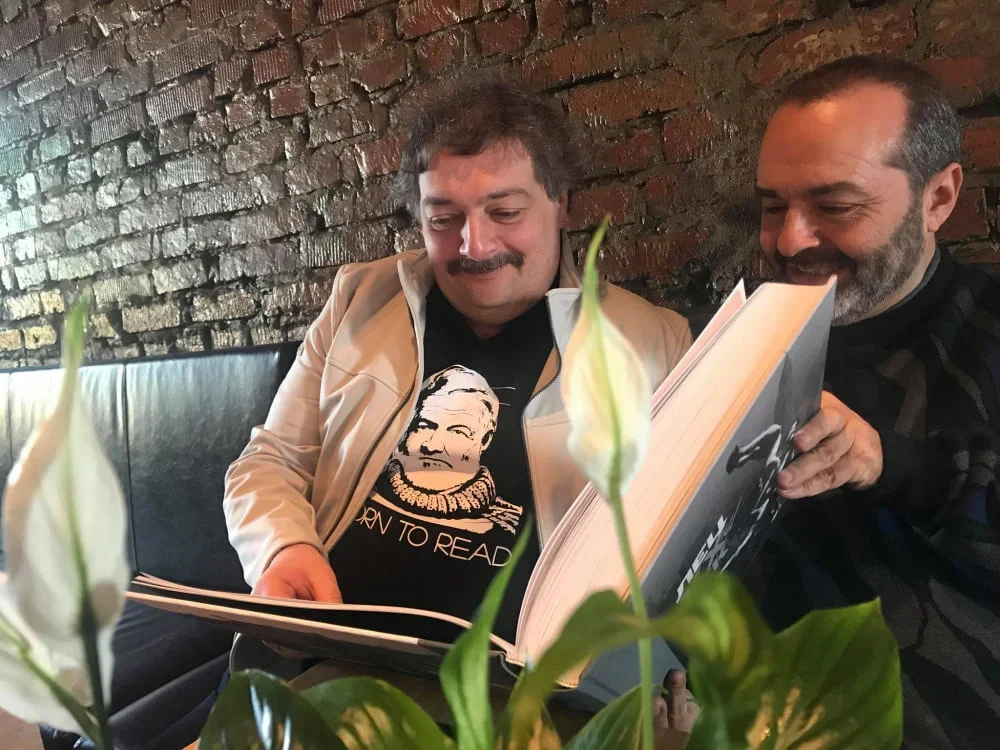 Russian writers Dmitry Bykov and Viktor Shenderovich. Photo: Facebook