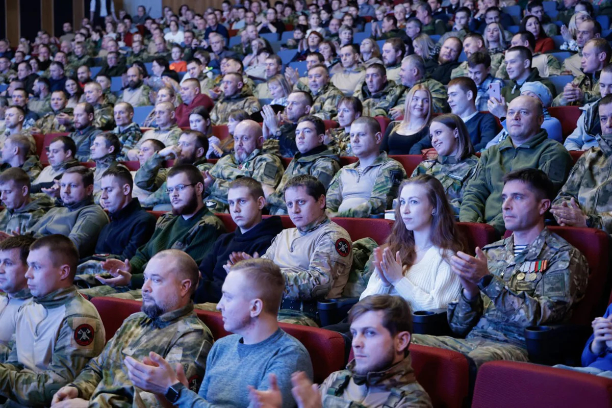 Военные на церемонии награждения бойцов самообороны Белгородской области, 14 декабря 2023 года. Фото из телеграм-канала губернатора области