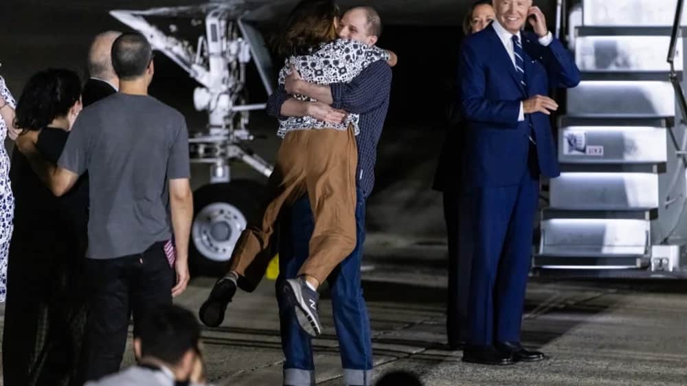Evan Gershkovich and his mother, Ella Milman, following Gershkovich’s arrival in the US post-prisoner swap with Russia, Andrews Air Base, Maryland, USA, 1 August 2024. Photo: EPA-EFE/JIM LO SCALZO