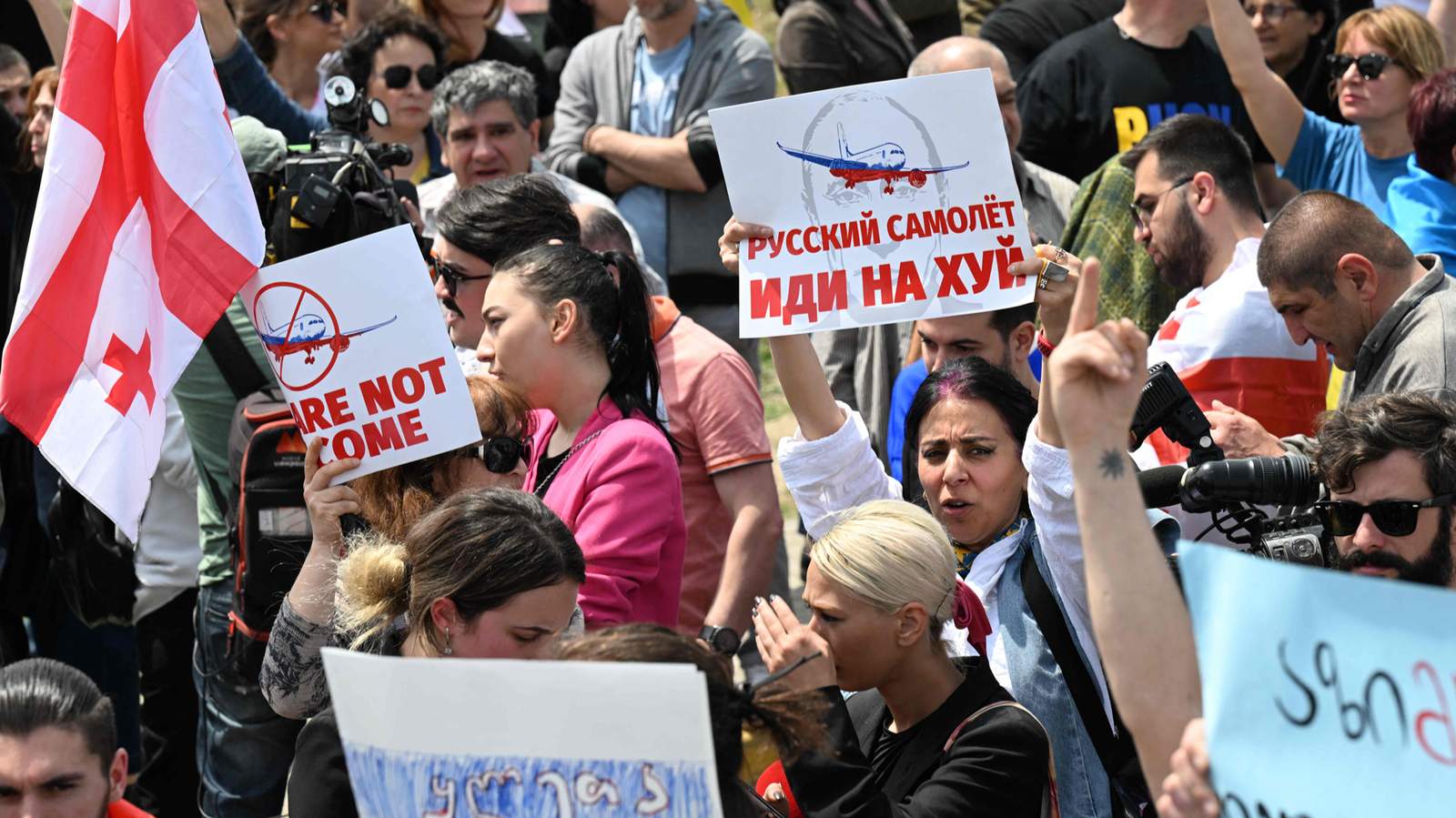 Акция против возобновления авиасообщения с Россией. Тбилиси, Грузия. 19 мая 2023 года. Фото: Vano Shlamov / AFP / Scanpix / LETA