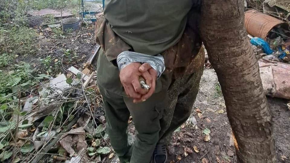 Detail of what appears to be preparations for the extrajudicial execution of two Ukrainian prisoners of war. Photo: Alexander Garmaev, Telegram