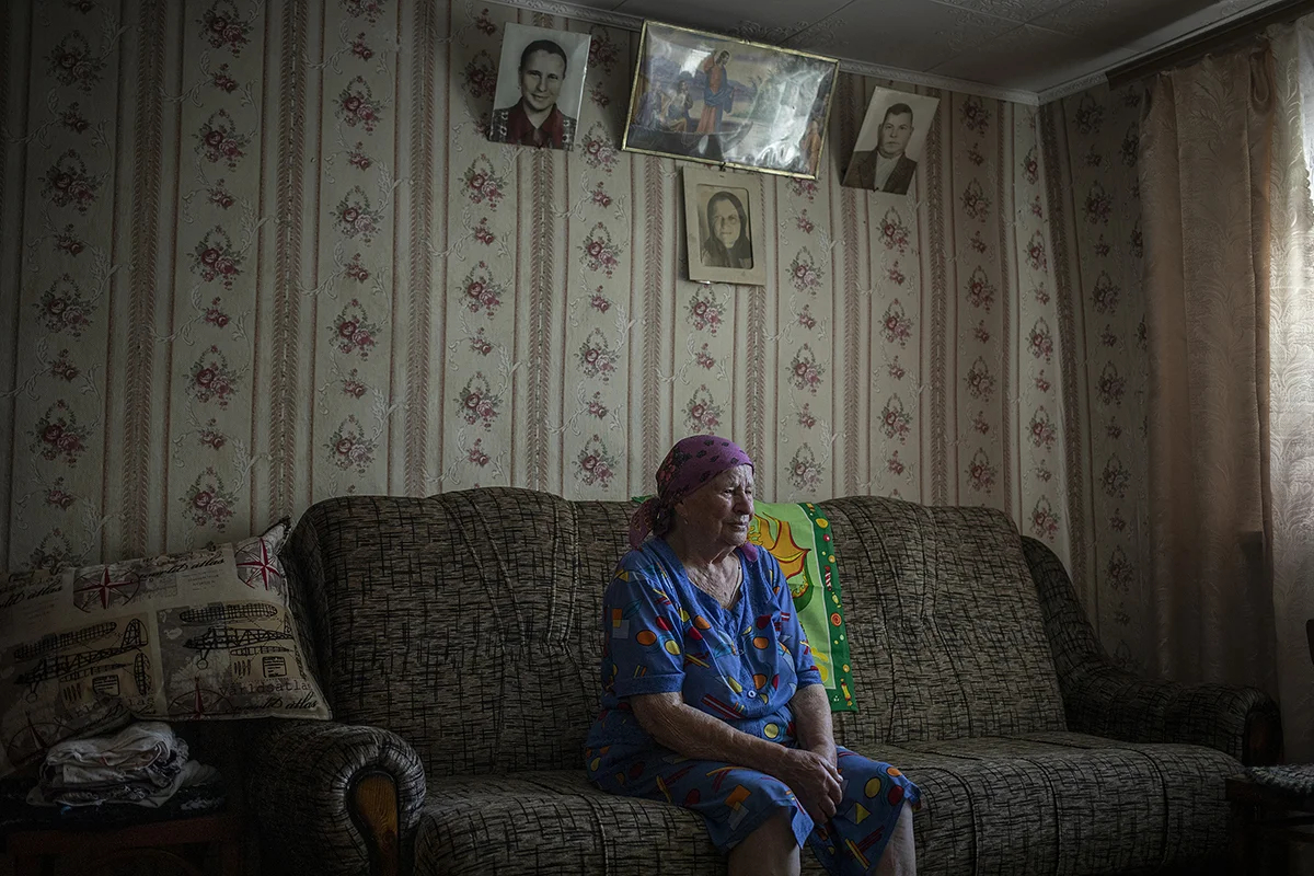 Александра Северина в своем доме в Козинке. Фото: Анатолий Ольшанский