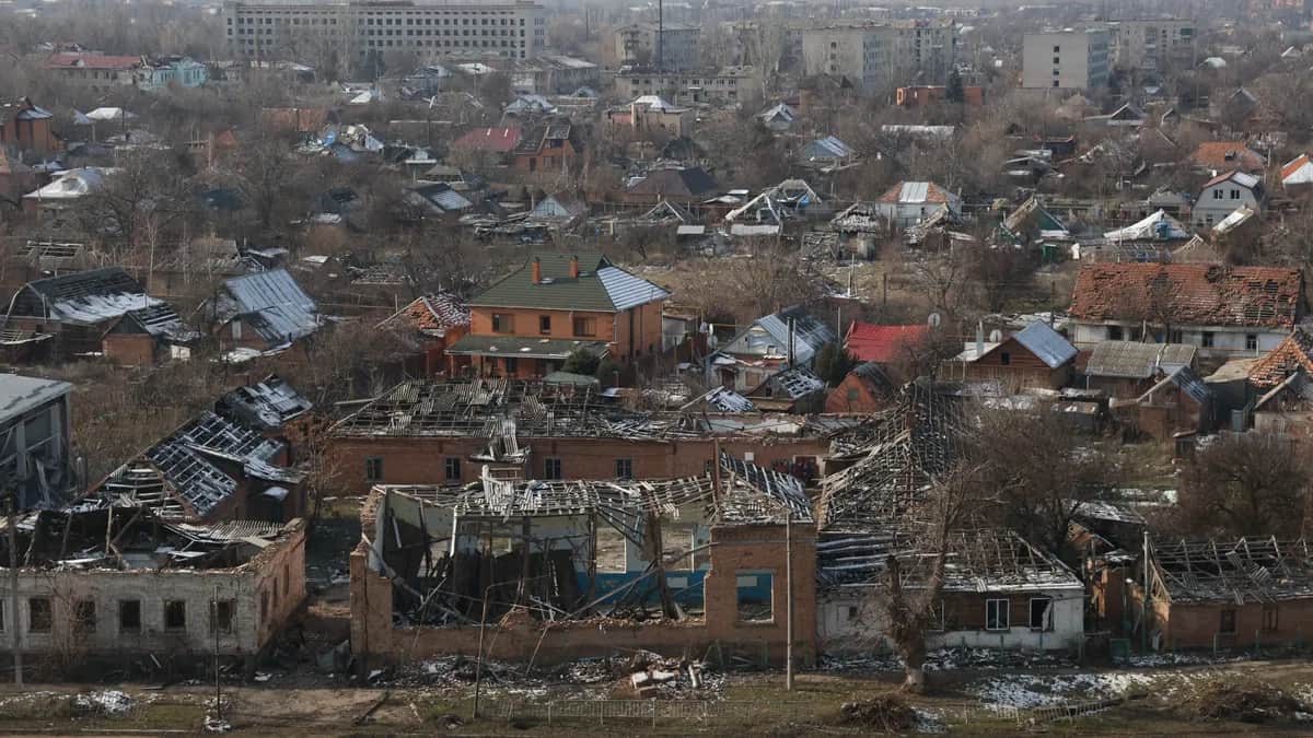 Damaged buildings in Orikhiv, in Ukraine’s southeastern Zaporizhzhia region, 12 February 2025. Photo: EPA / Oleg Movchaniuk