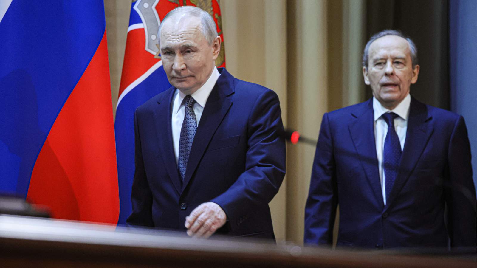 Владимир Путин и Александр Бортников. Фото: Mikhail Metzel / Sputnik / Kremlin Pool / EPA