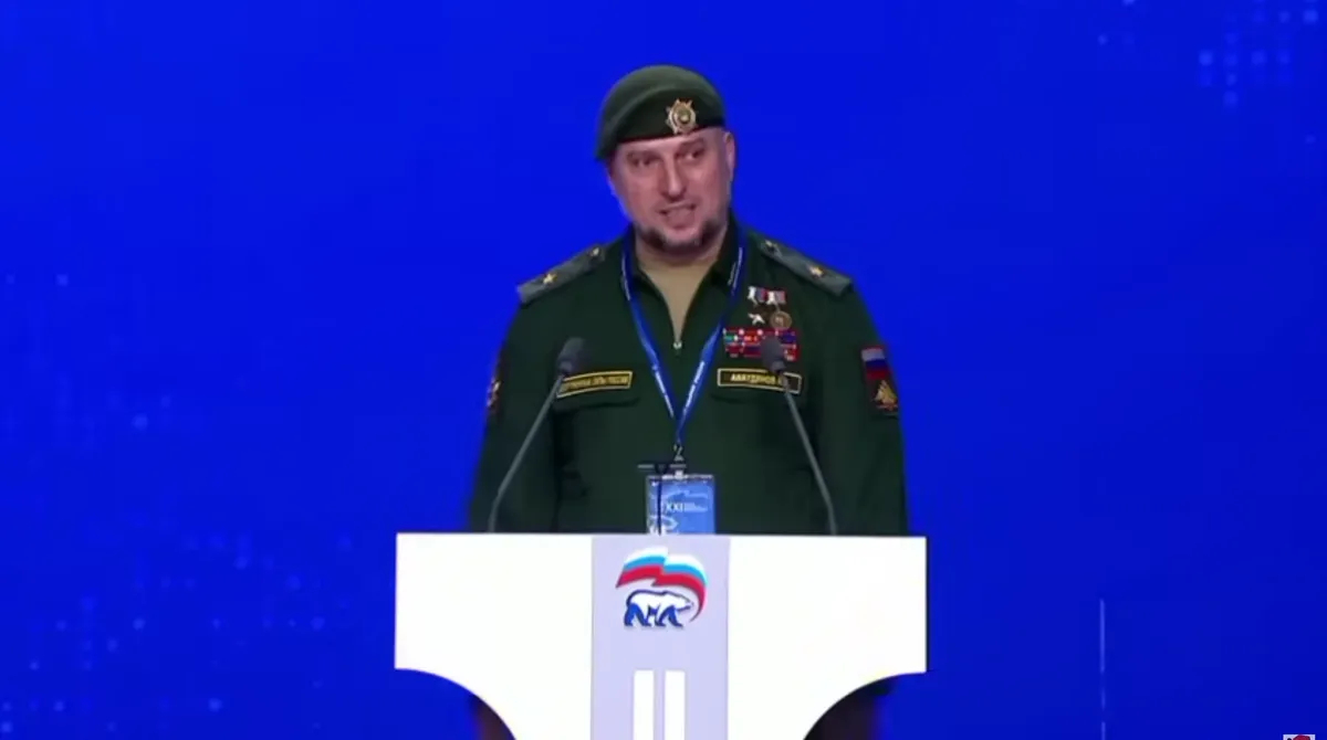 Выступление Апти Алаудинова на съезде Единой России 17 декабря 2023 года. Стоп-кадр видео YouTube