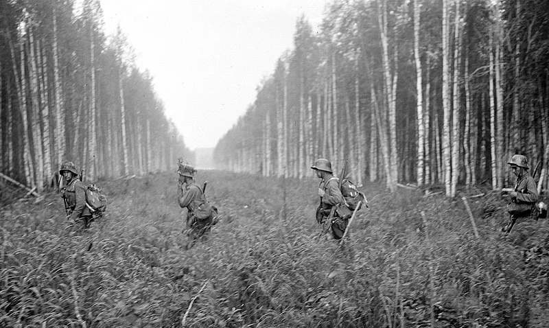 Finnish soldiers crossing the border into the USSR, summer of 1941. Photo: Wikimedia Commons