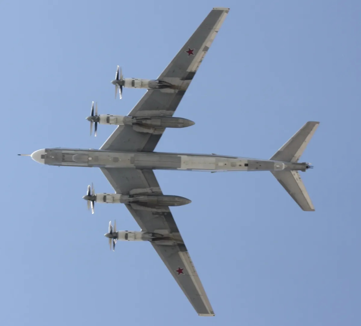 Турбовинтовой стратегический бомбардировщик-ракетоносец Ту-95МС. Фото: Sergey Krivchikov / Russian AviaPhoto Team