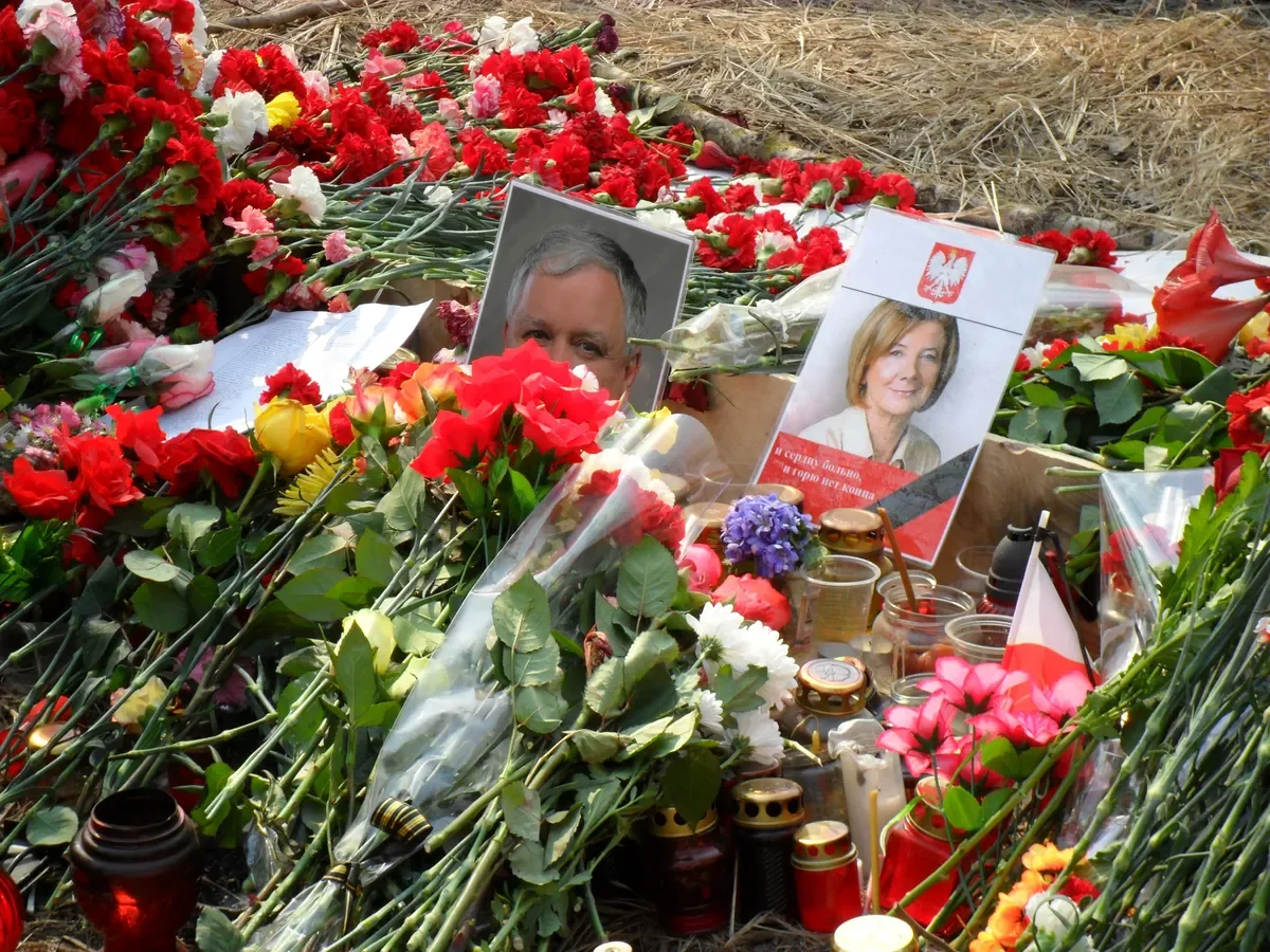 An impromptu memorial in Smolensk near the crash site. Photo: Wikimedia Commons