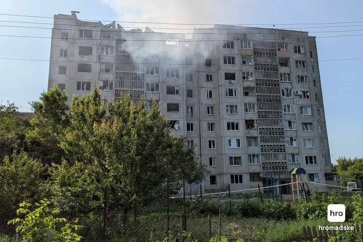 Последствия удара по дому в Луцке, фото: Роман Мельник / hromadske