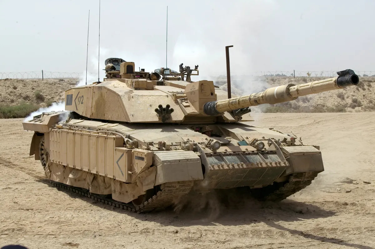 Боевой танк Challenger 2 в Ираке, 2003 год. Фот: Wikimedia Commons , Graeme Main/MOD, OGL v1.0