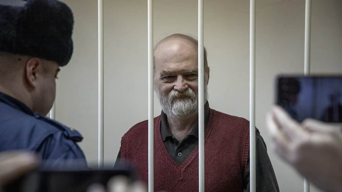 Александр Скобов во время суда по мере пресечения, 4 апреля 2024 года. Фото: Дмитрий Цыганов