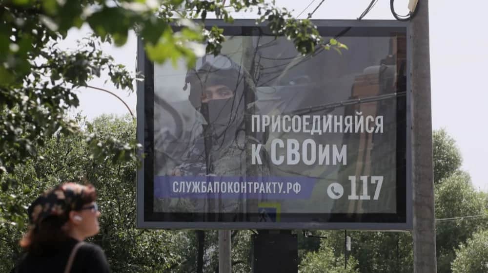 A military recruitment ad in Moscow, 5 July. Photo: EPA-EFE/MAXIM SHIPENKOV