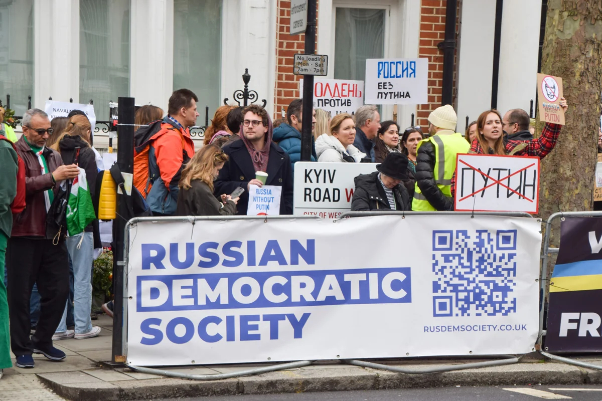 Акция протеста у здания посольства России в Лондоне в день выборов, 17 марта 2024 года. Фото: Vuk Valcic / ZUMA Press Wire / SplashNews.com / Vida Press