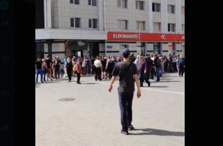 The queue for SIM cards in Kherson. Screenshot