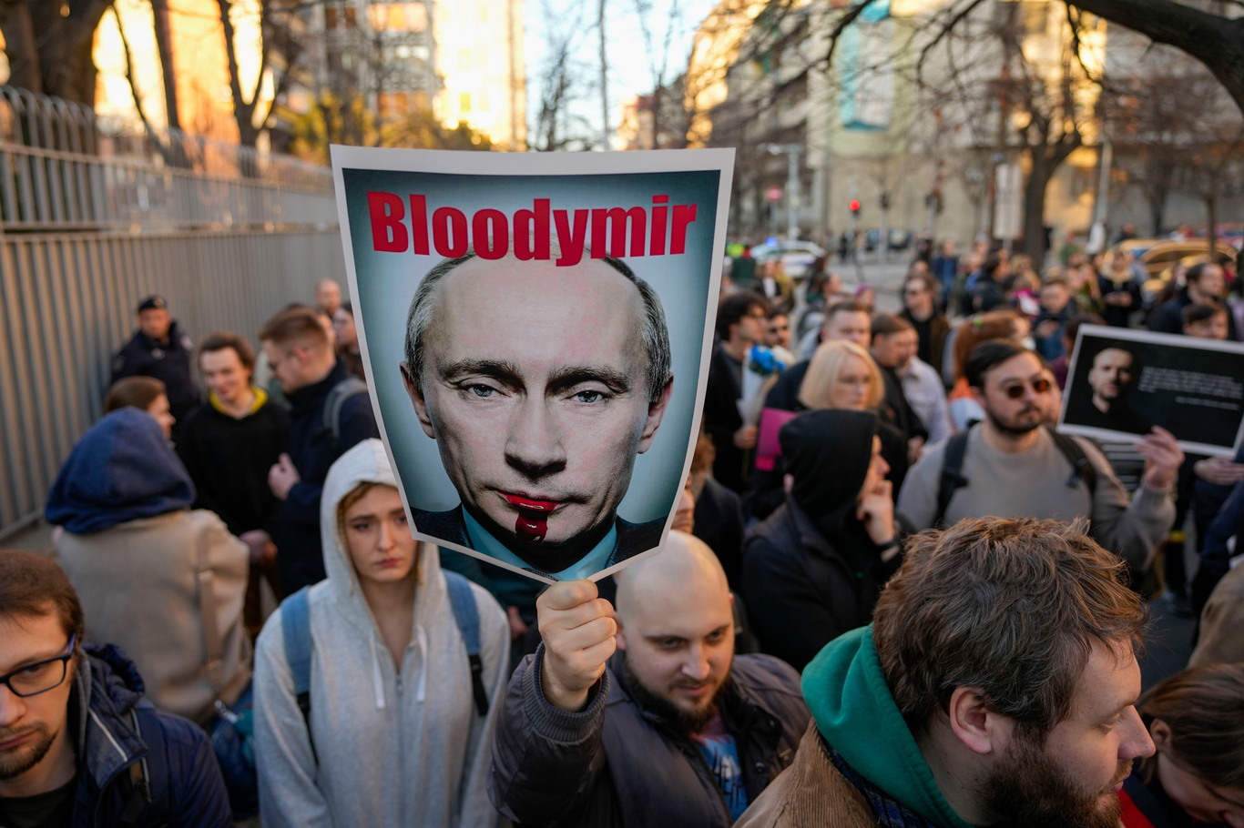 Акция протеста у посольства России в связи с убийством Алексея Навального. Белград, Сербия. 16 февраля 2024 года. Фото: Darko Vojinovic / AP / Scanpix / LETA