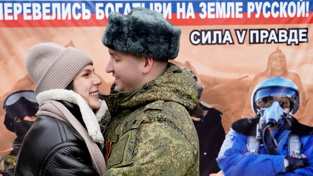 Посетители агитационной выставки «Сила в правде» в Ростове-на-Дону, 5 марта 2024 года. Фото: Владимир Александров / Anadolu / ddp / Vida Press