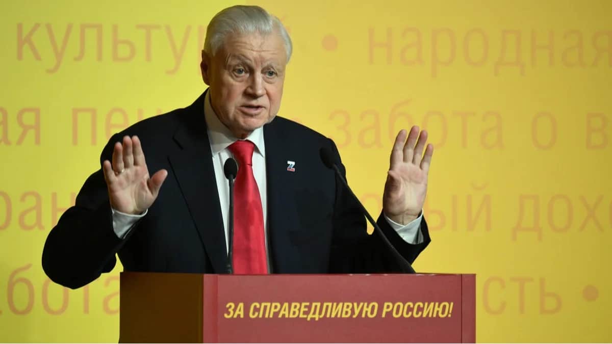 Председатель партии «Справедливая Россия — За правду» Сергей Миронов выступает с речью на съезде партии в Москве, 25 октября 2025 года. Фото: Владимир Астапкович / Спутник / Imago Images / Scanpix / LETA