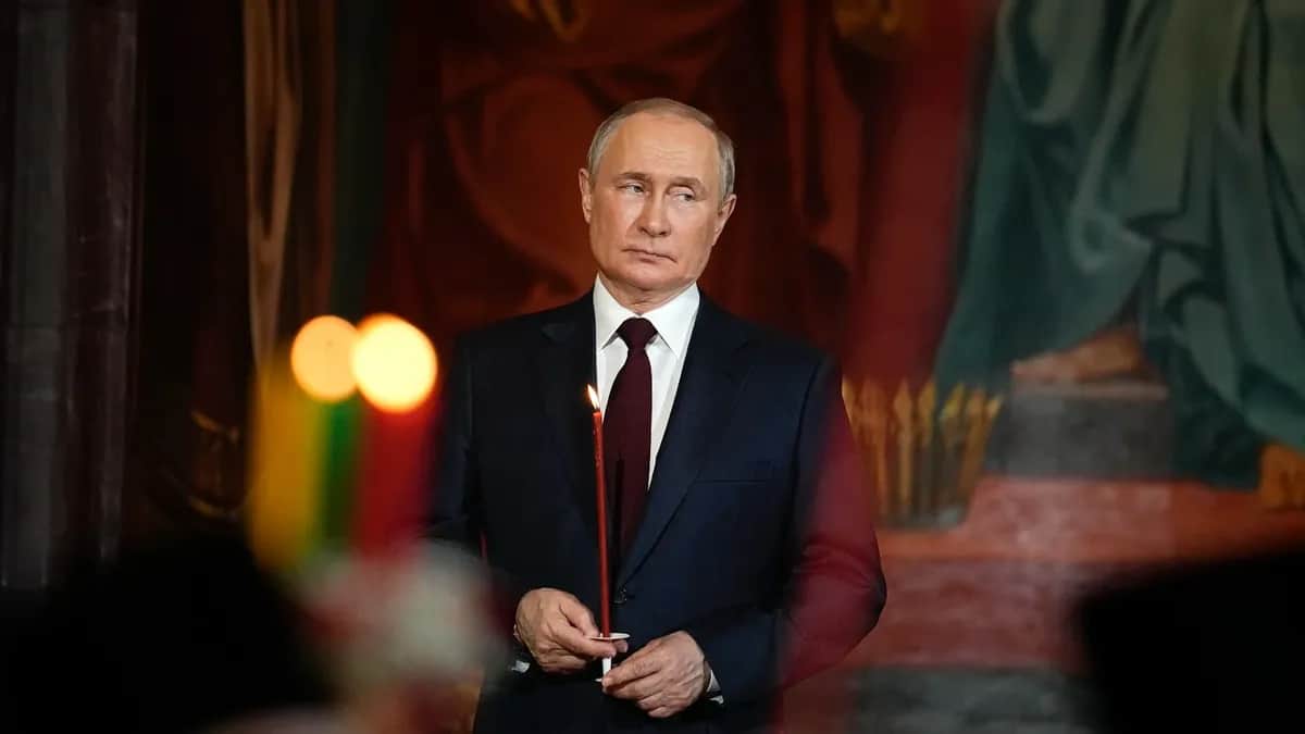 President Putin attending Orthodox Easter celebrations in Moscow last year. Photo: ALEXANDER ZEMLIANICHENKO / POOL