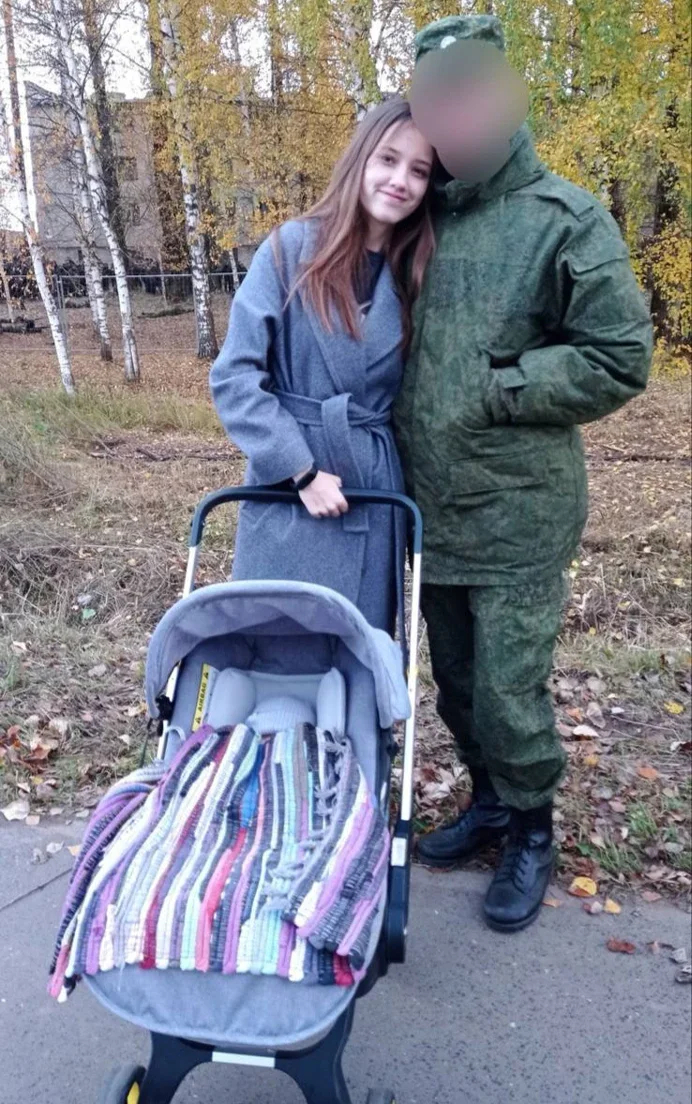 Safronova with her husband and child. Photo: PauliaMobility / Telegram