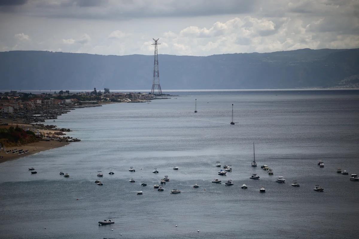 Вид на Мессинский пролив, Италия, 5 августа 2025 года. Фото: Yara Nardi / Reuters / Scanpix / LETA