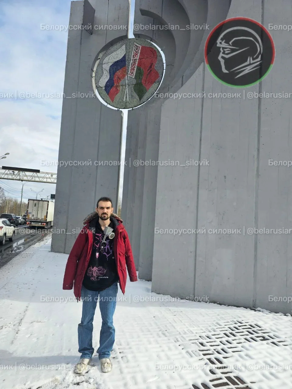 Artemy Ostanin with a meat grinder around his neck. Photo: Belorussky silovik