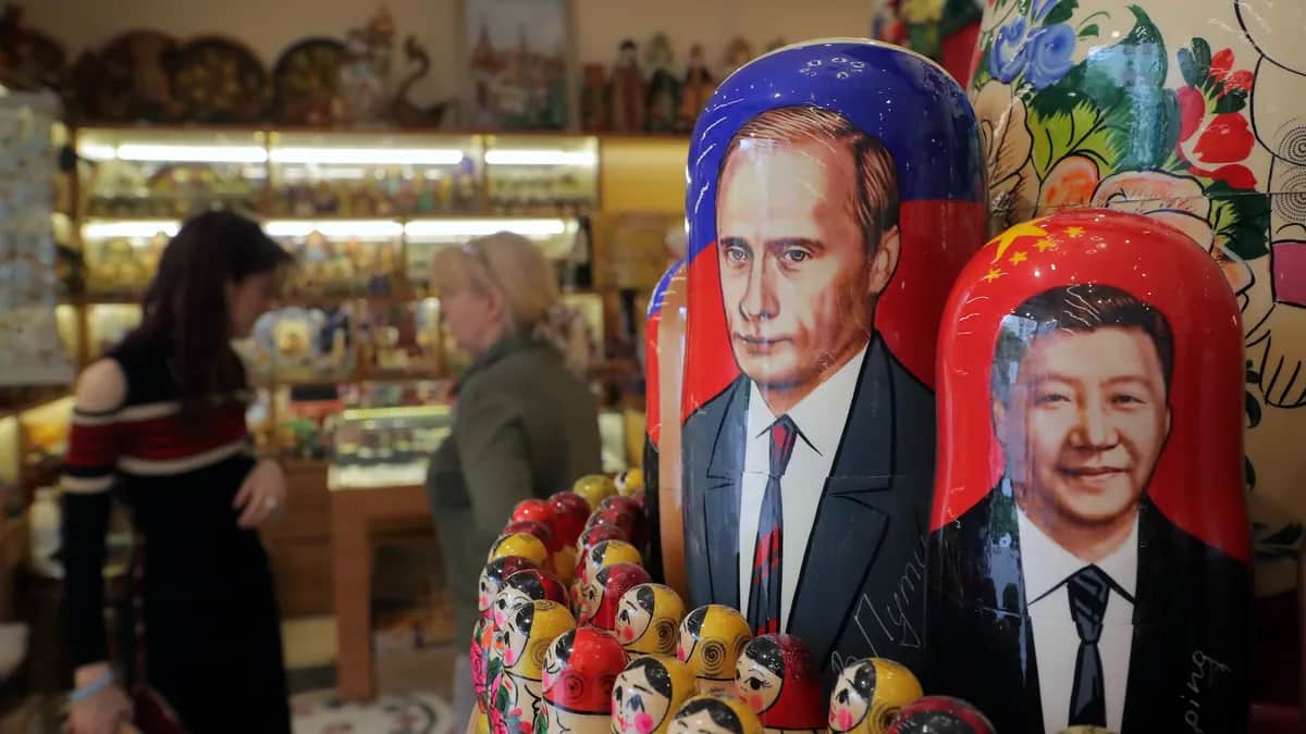 Souvenir shop in central Moscow, 16 May 2024. Photo: MAXIM SHIPENKOV