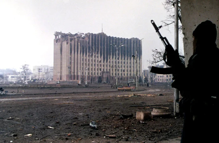 «Президентский дворец» в Грозном, январь 1995 года Фото: Wikimedia Commons , Mikhail Evstafiev, CC BY-SA 3.0