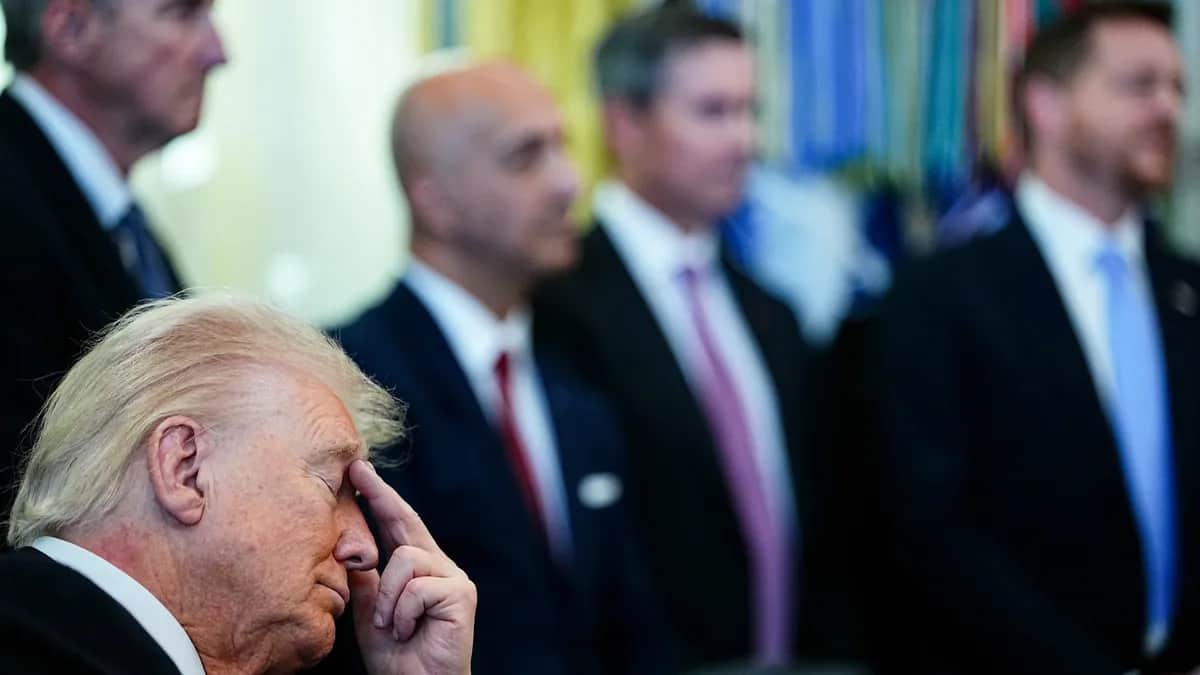 Donald Trump in the Oval Office of the White House in Washington, DC, 6 November 2025. Photo: EPA / Aaron Schwartz