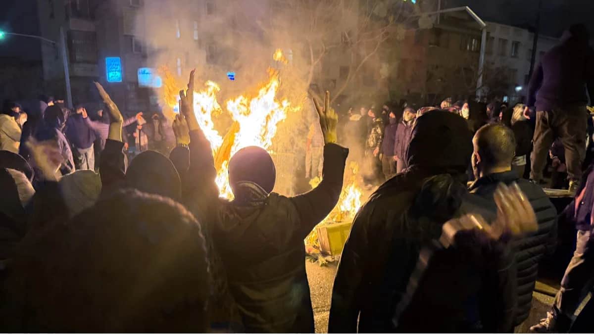 Участники антиправительственного митинга в Тегеране, Иран, 9 января 2026 года. Фото: AP / Scanpix / LETA