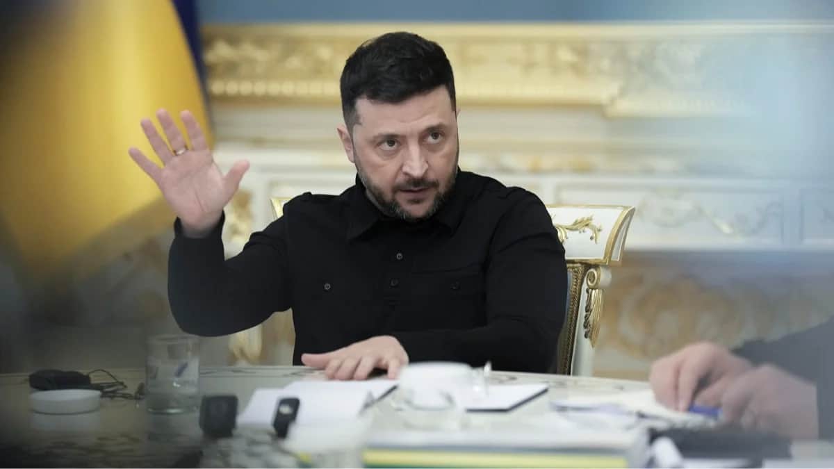 Президент Украины Владимир Зеленский на брифинге для журналистов в Киеве, Украина, 7 ноября 2025 года. Фото: EPA