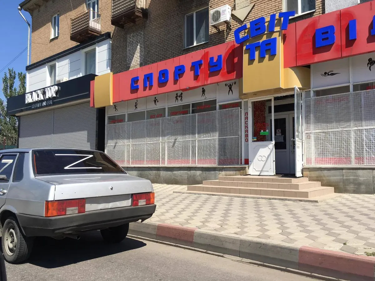 Автомобили без номеров и с «Z» легко могут подсказать, что их угнали. Фото: Соня Мустаева