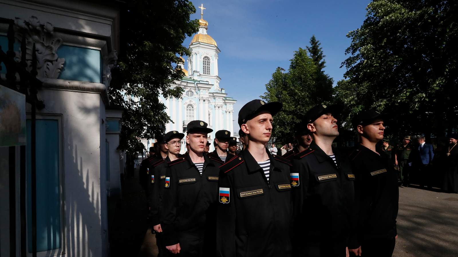 A departure ceremony for Russian military recruits is held outside the St. Nicholas Naval Cathedral in St.Petersburg, Russia, 4 June 2024. Photo: EPA / ANATOLY MALTSEV