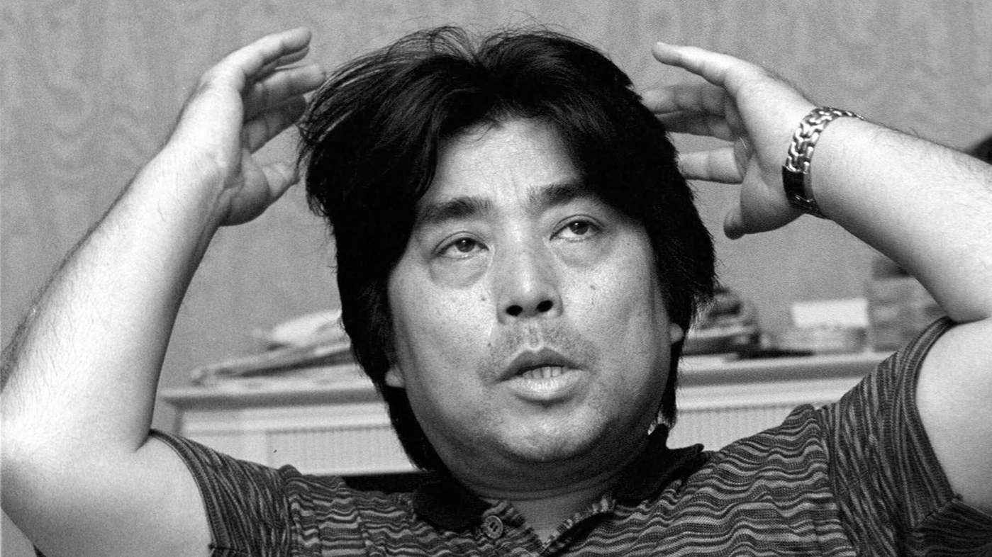 Рю Мураками во время интервью Associated Press в Токио. Япония. 28 июля 1999 года. Фото: Naokazu Oinuma / AP Photo / Scanpix / LETA