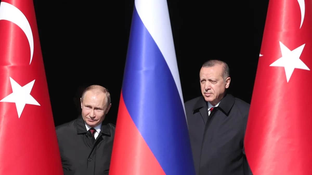 Реджеп Тайип Эрдоган и Владимир Путин на символической церемонии закладки первой турецкой атомной электростанции в Анкаре, Турция, 3 апреля 2018 года. Фото: Tolga Bozoglu / EPA-EFE