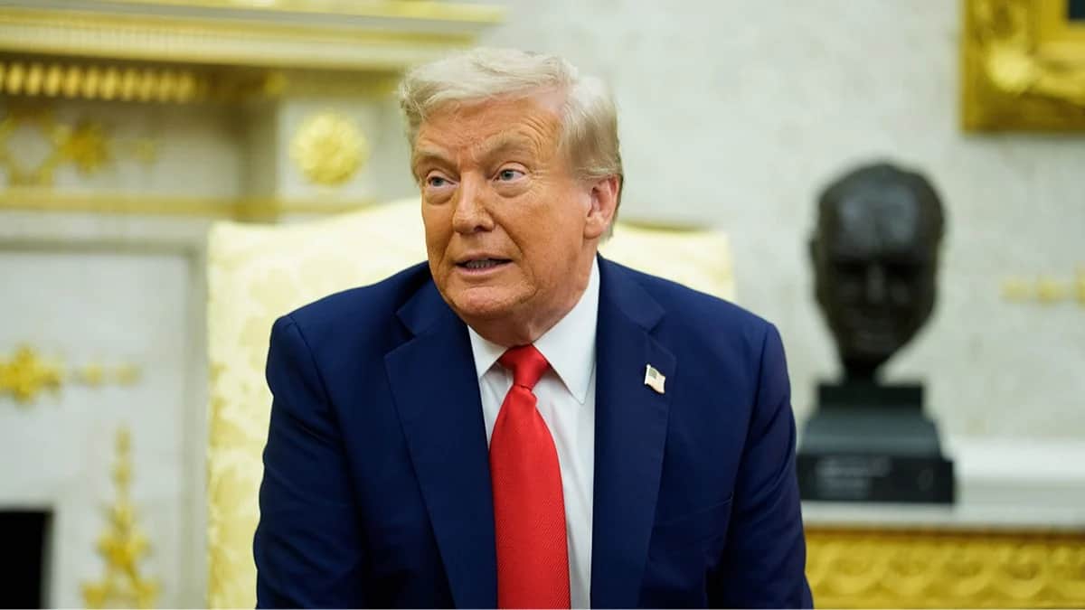 Президент США Дональд Трамп в Овальном кабинете Белого дома в Вашингтоне, округ Колумбия, США, 18 августа 2025 года. Фото: Aaron Schwartz / EPA