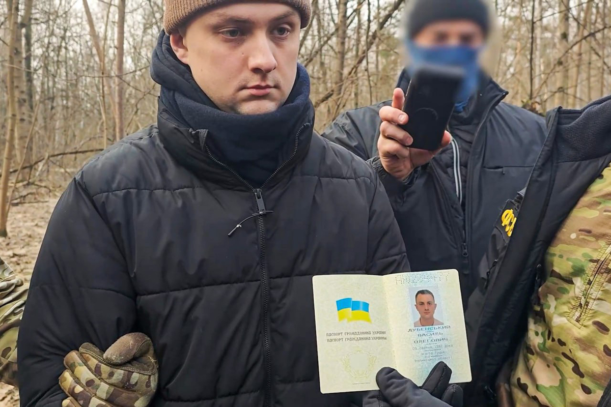 Никита Иванкович с подложным паспортом Украины. Фото: ЦОС ФСБ РФ / ТАСС