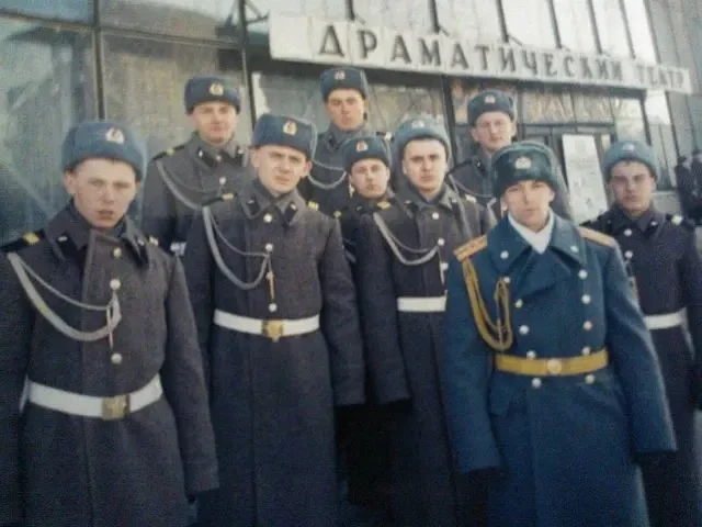 В/ч 12652. Федор Уразов (первый справа во втором ряду) до попадания в дисбат. Фото предоставлено героем публикации