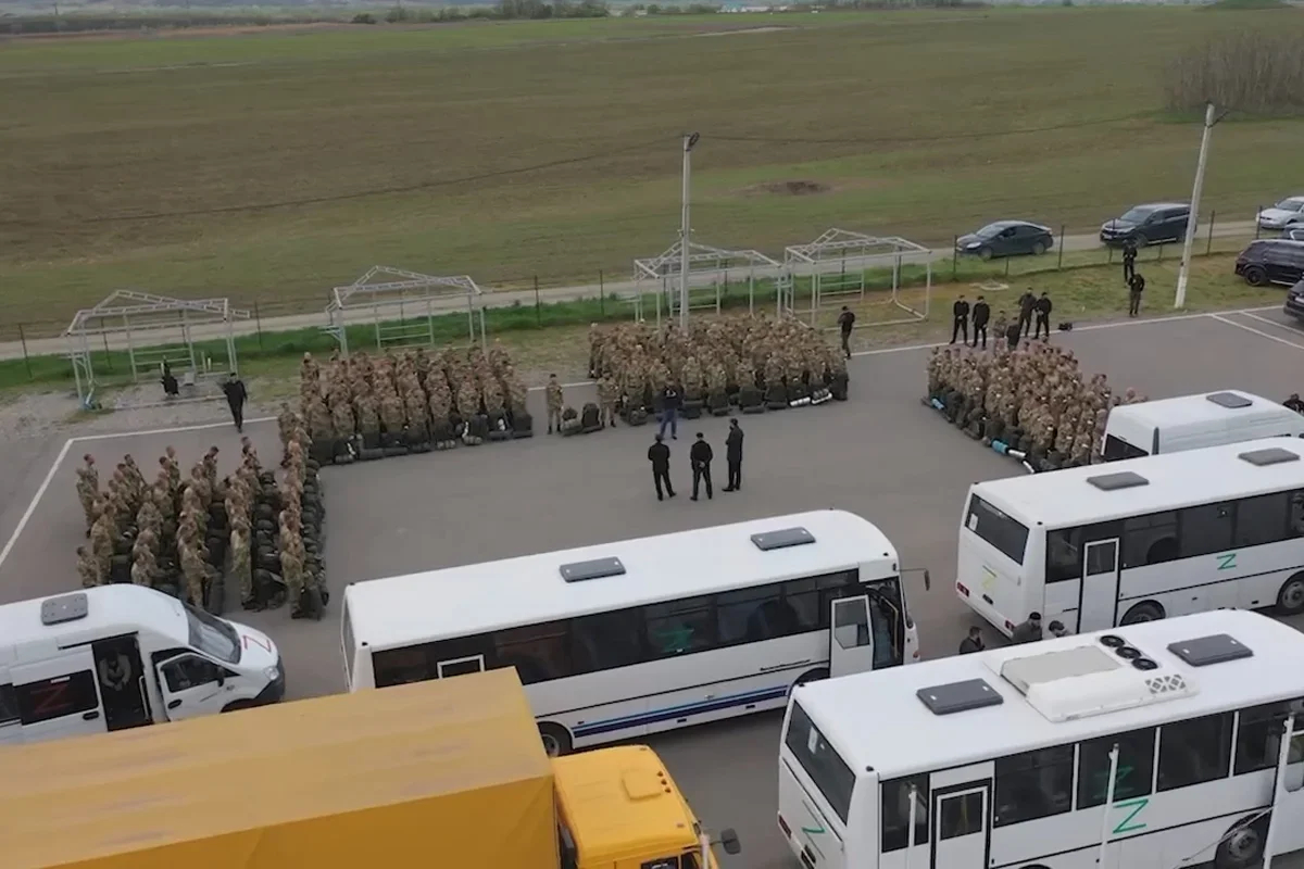 Volunteers getting ready to be sent to Ukraine from the base in Gudermes, Chechnya. Photo: Ramzan Kadyrov / Telegram