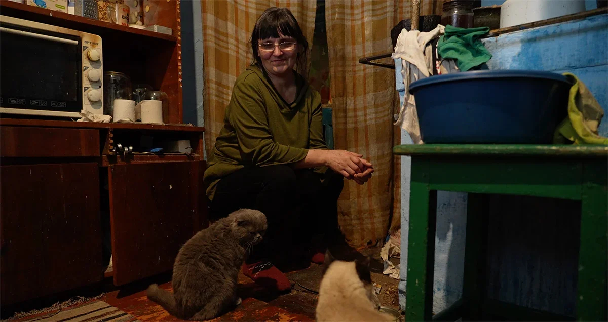 Natalia at the stove. A shot from the film “Firewood for the mobilised”