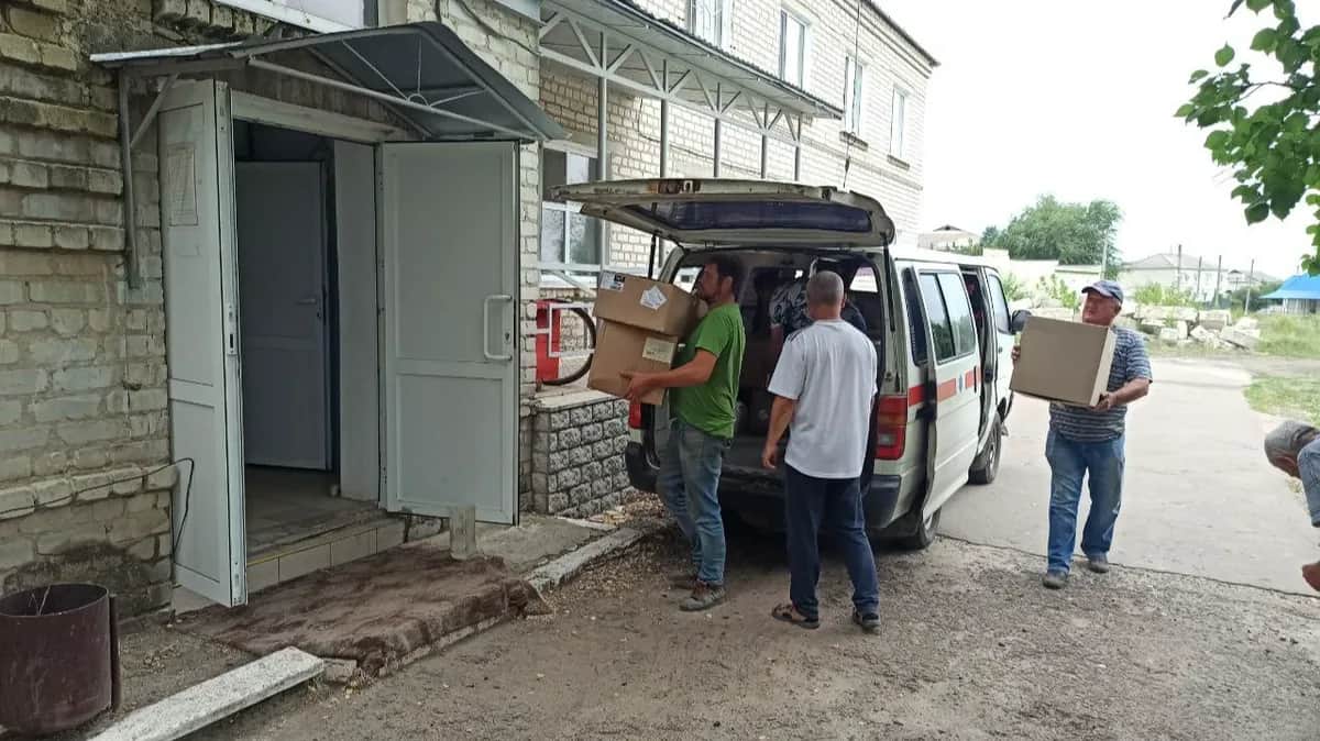 Разгрузка гуманитарной помощи от Саратовской области. Фото: телеграм-канал svatovoLNR