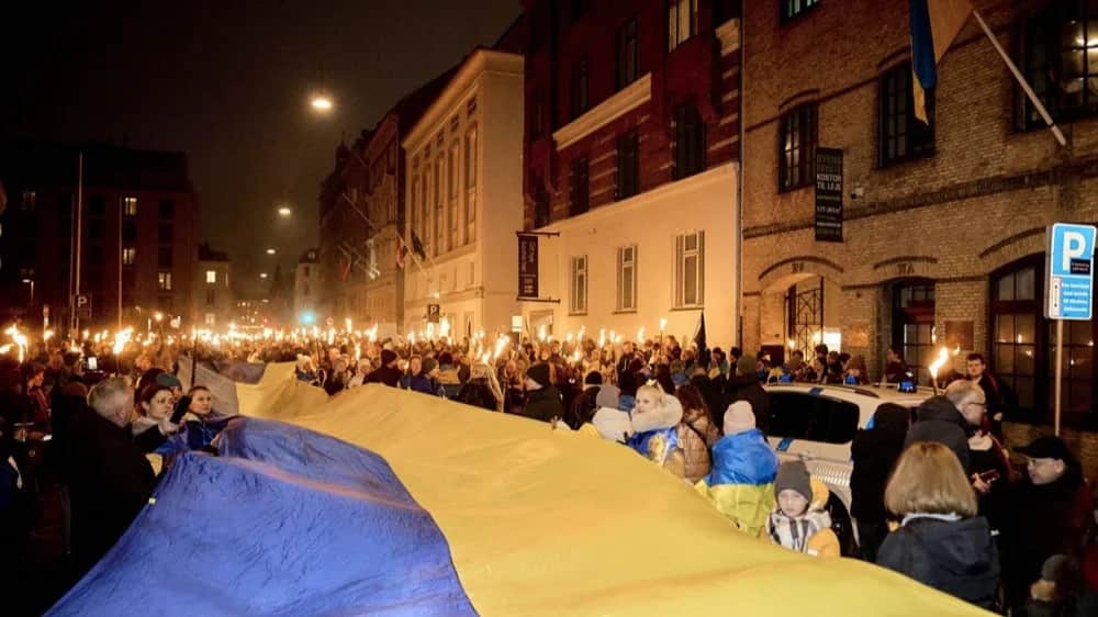 People carry a giant Ukrainian flag through the streets of Copenhagen during a solidarity rally on the fourth anniversary of the Russian invasion, 24 February 2026. Photo: EPA/THOMAS TRAASDAHL