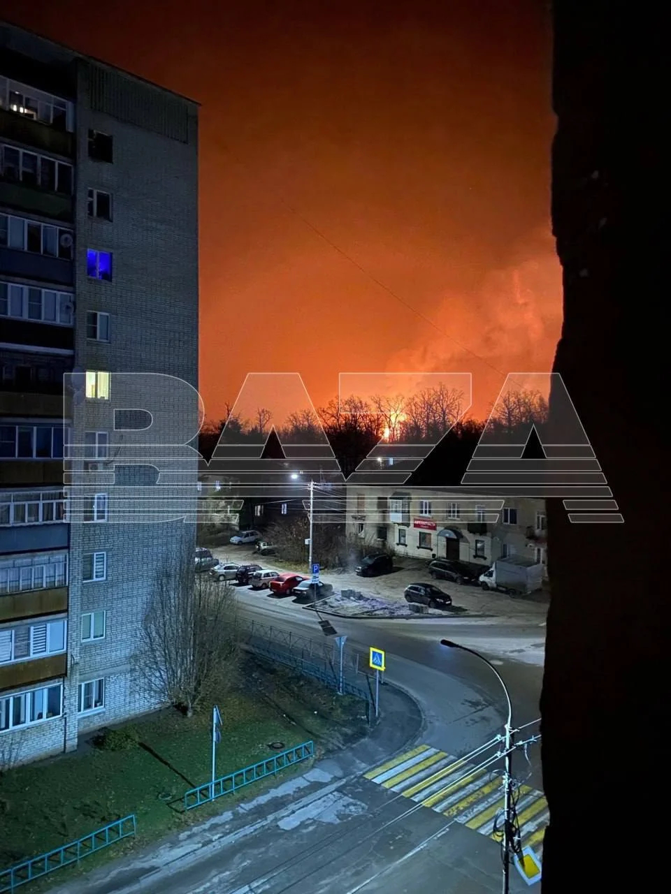 Пожар на заводе. Фото: Baza