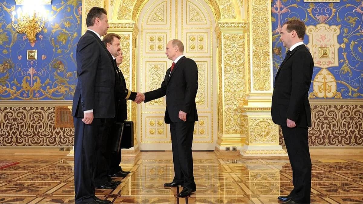 Владимир Путин принимает управление стратегическими ядерными силами после возвращения на пост президента, 7 мая 2012 года. Фото: Kremlin