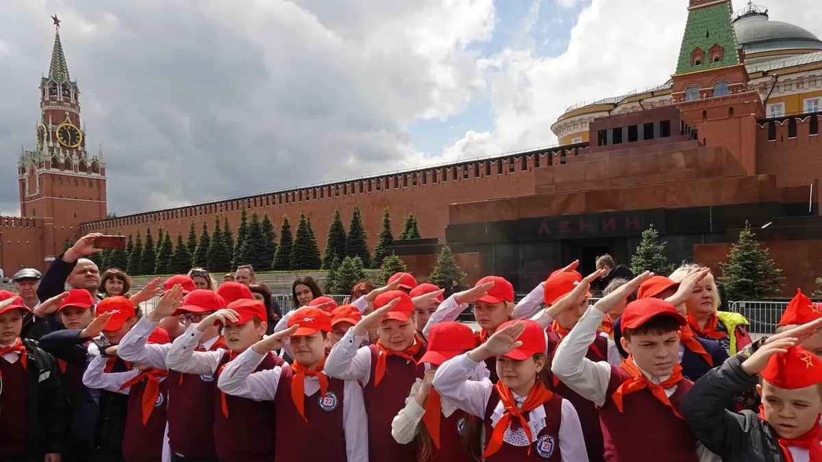 Members of the Russian Young Pioneers attend a pioneer induction ceremony in the Red Square in Moscow, May 2023. Photo: EPA-EFE/MAXIM SHIPENKOV