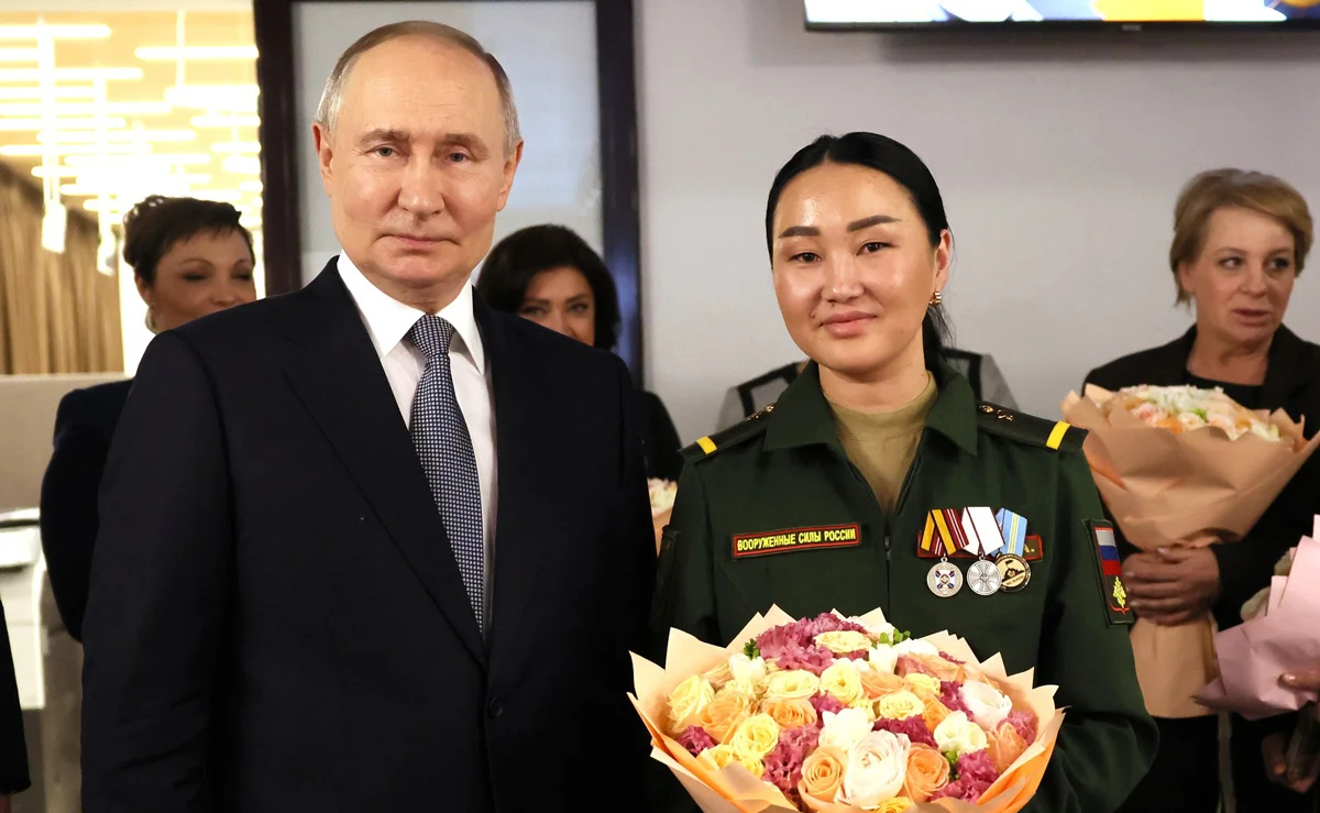Владимир Путин с Айдысмаа Монгуш, 6 марта 2025 года. Фото: Михаил Метцель / ТАСС / Kremlin